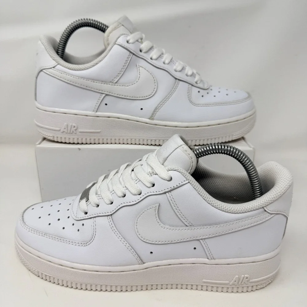Nike Air Force 1 07 Womens White Low Top Sneakers DD8959-100 Size 7.5